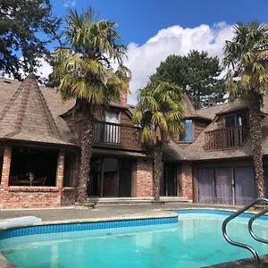 https://jason-house.hotels-victoria.net