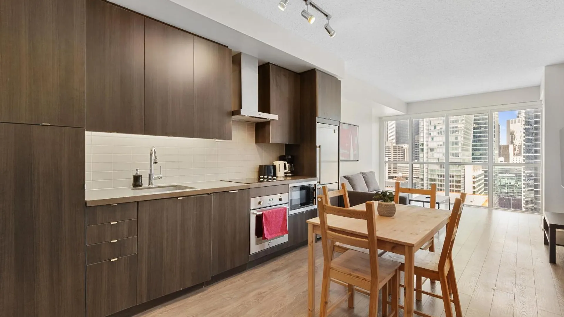 2Bedroom Cn Tower And Water Views - Free Parking - Rooftop Pool Toronto Aparthotel