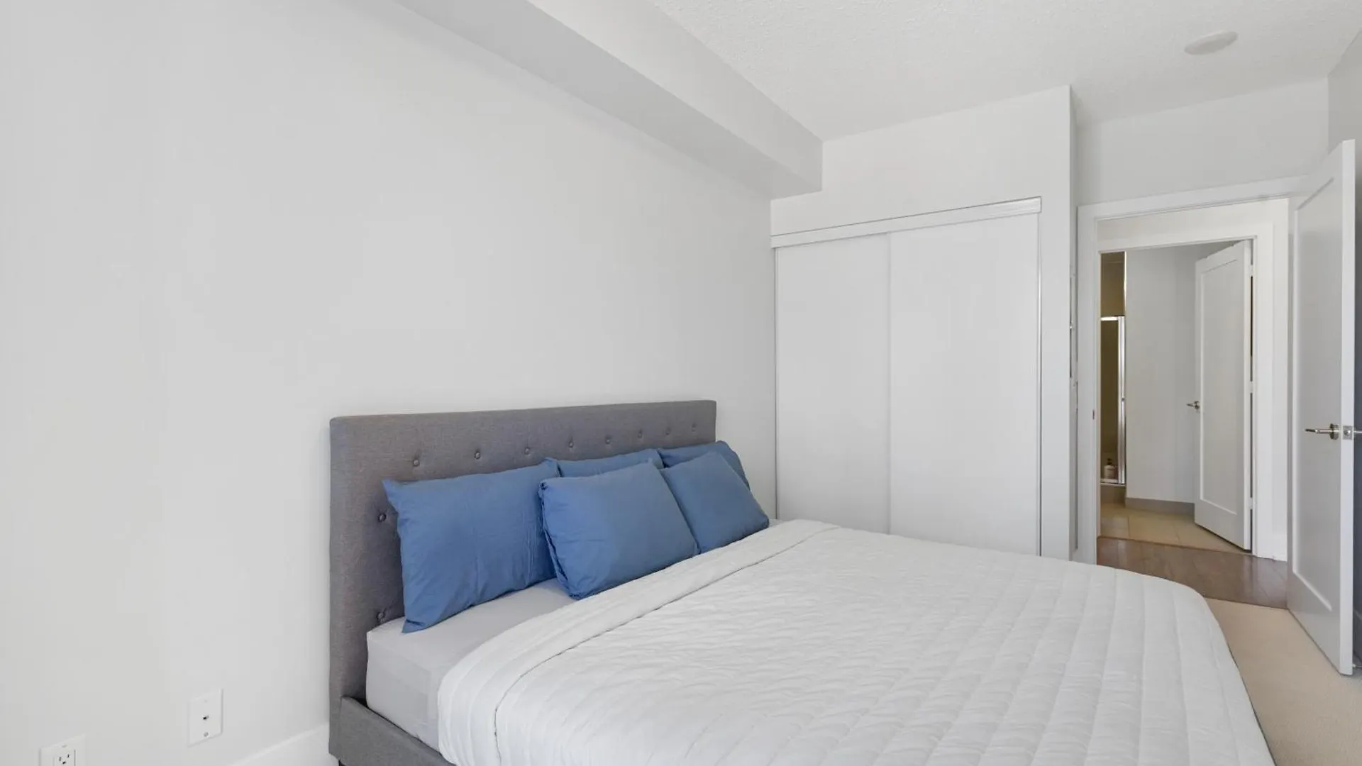 2Bedroom Cn Tower And Water Views - Free Parking - Rooftop Pool Toronto