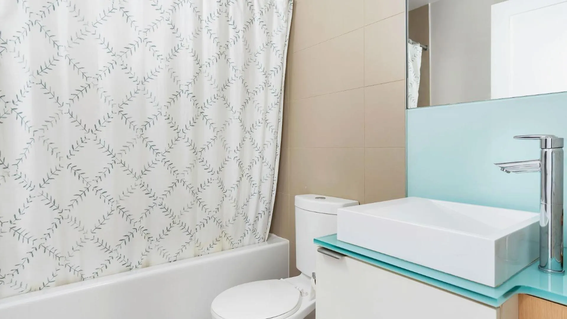 2Bedroom Cn Tower And Water Views - Free Parking - Rooftop Pool Toronto Aparthotel