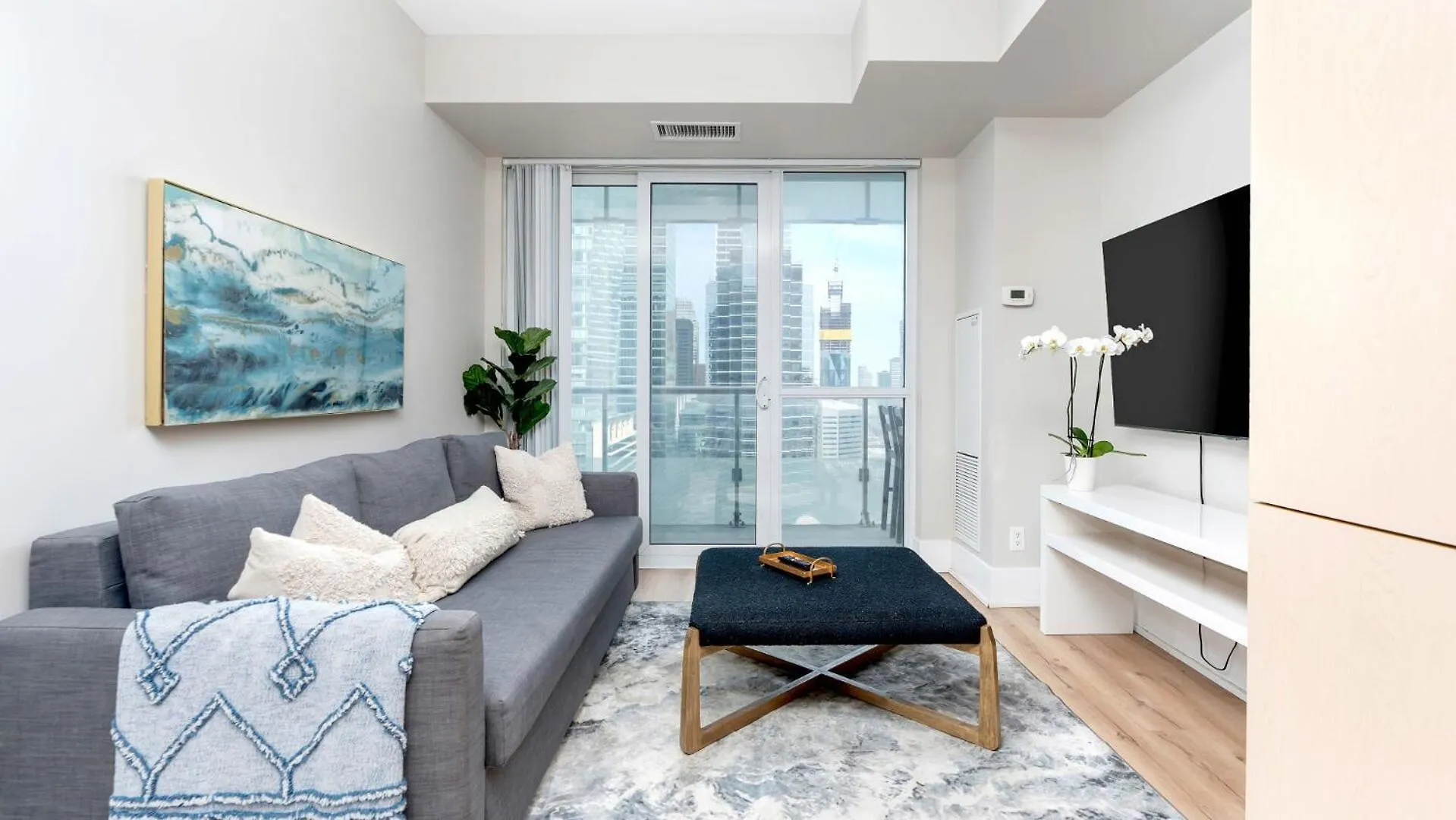 2Bedroom Cn Tower And Water Views - Free Parking - Rooftop Pool Toronto 0*,  Canada