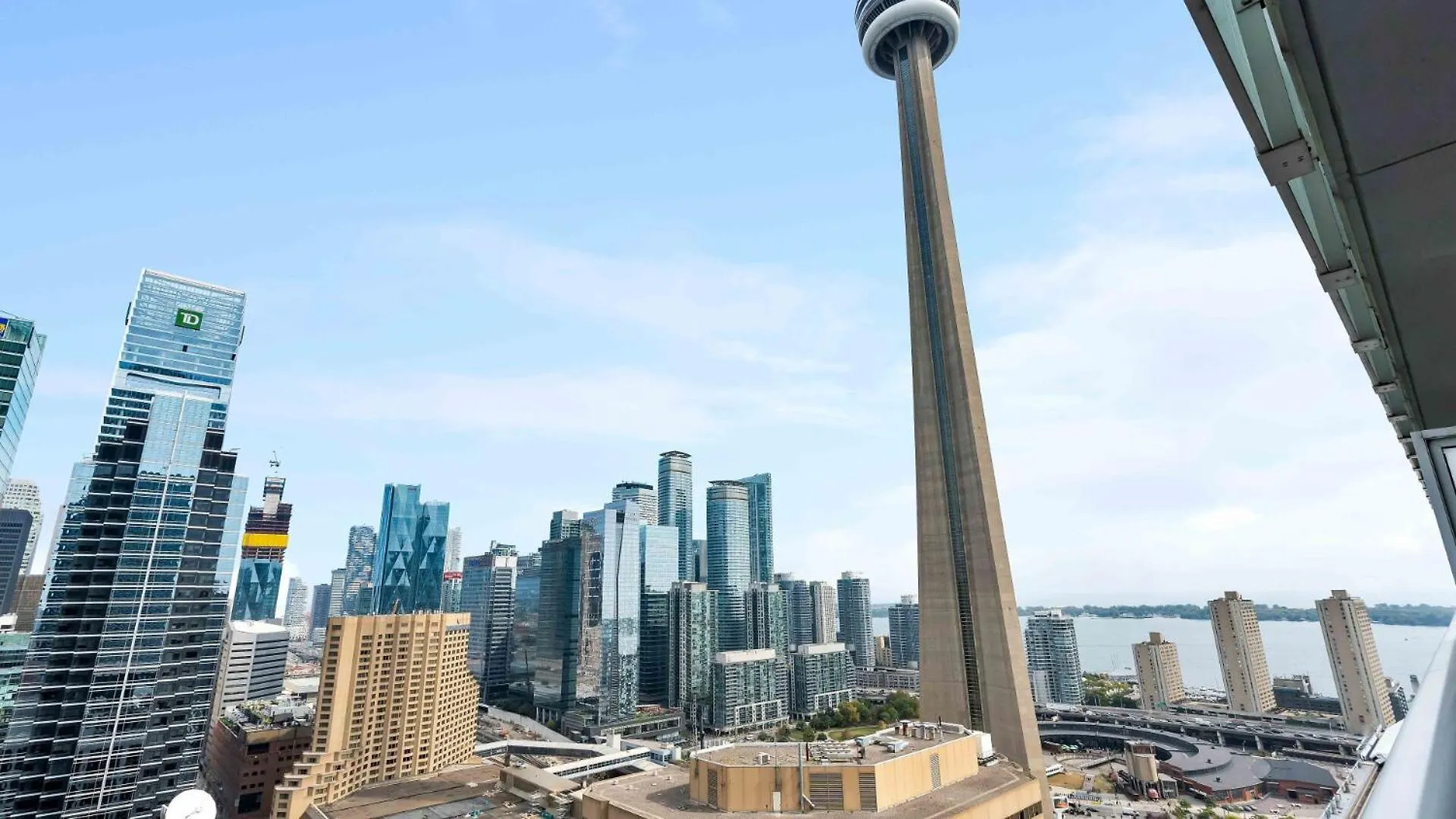 2Bedroom Cn Tower And Water Views - Free Parking - Rooftop Pool Toronto Aparthotel